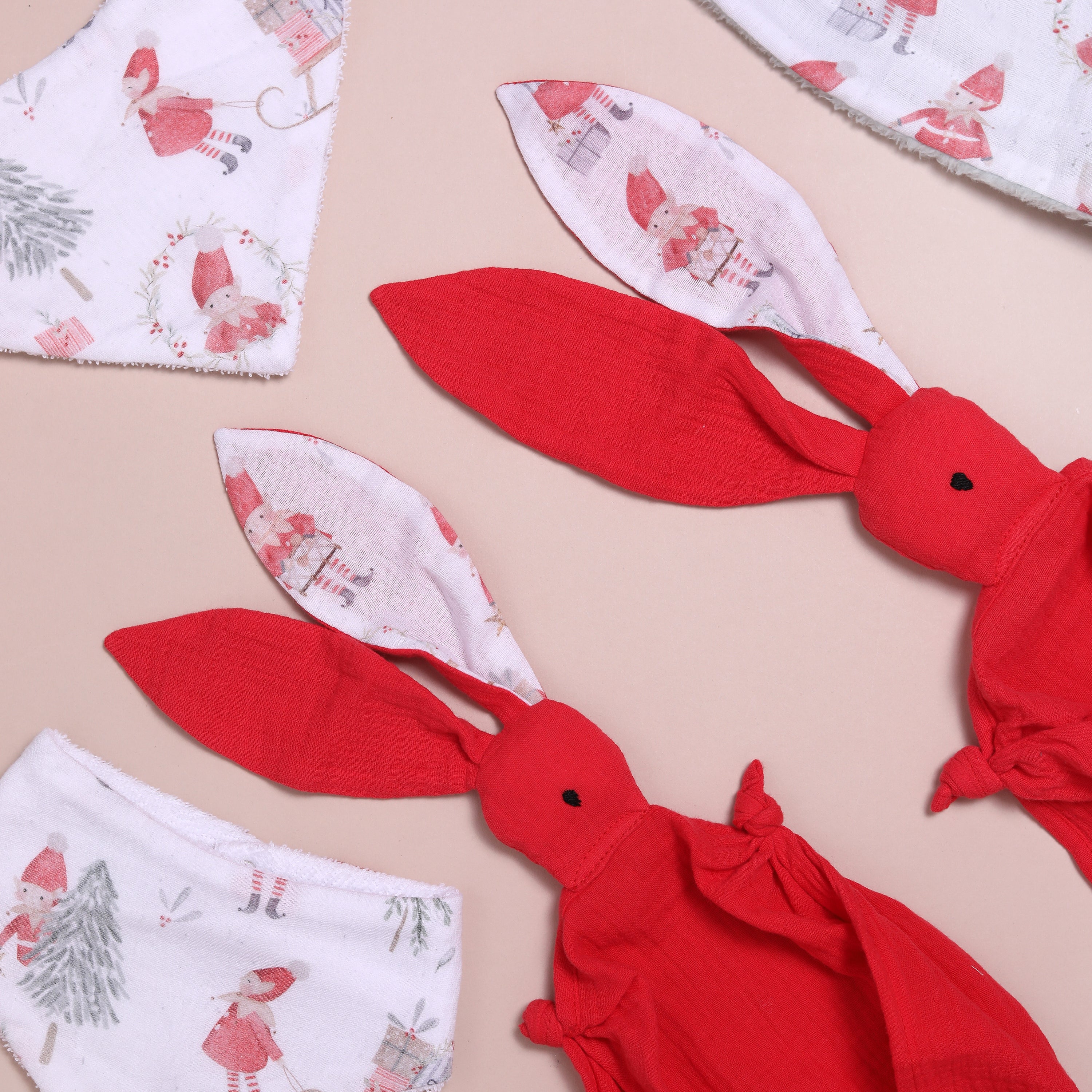 Oli bunny comforter Red Elves (Organic) - Sue and Samuel