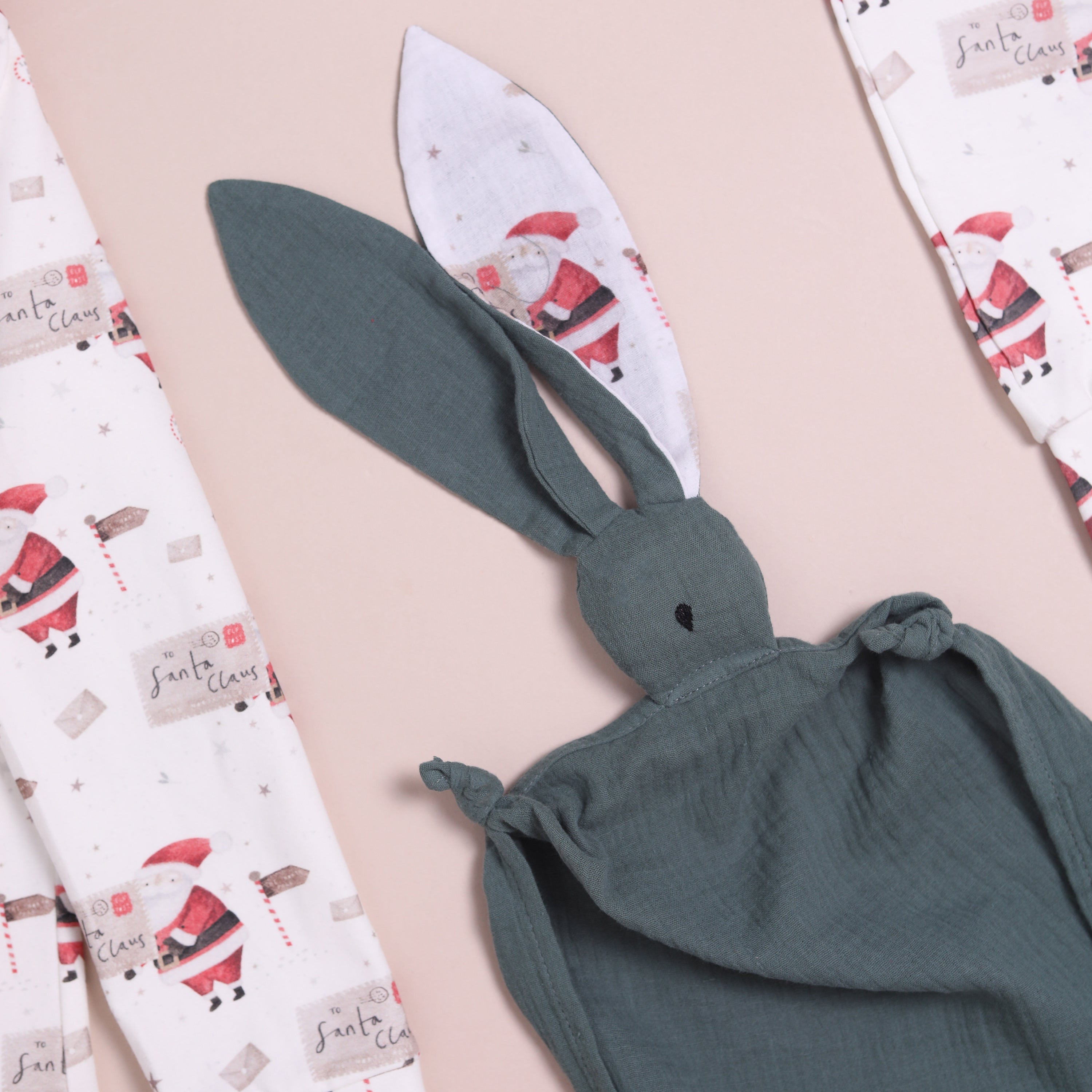 Oli bunny comforter Enerald Santa (Organic) Sue and Samuel