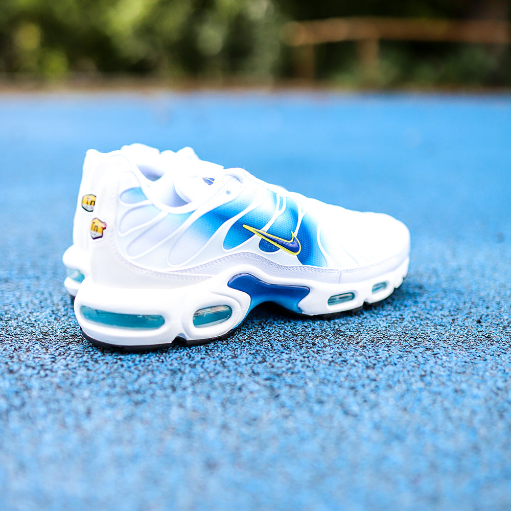 Nike Air Max Plus - Spray Paint Swoosh